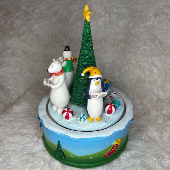 Russ Christmas 2019 Snowman,Polar Bear,and Penguin Music Box Plays Jingle Bells - Picture 2 of 7